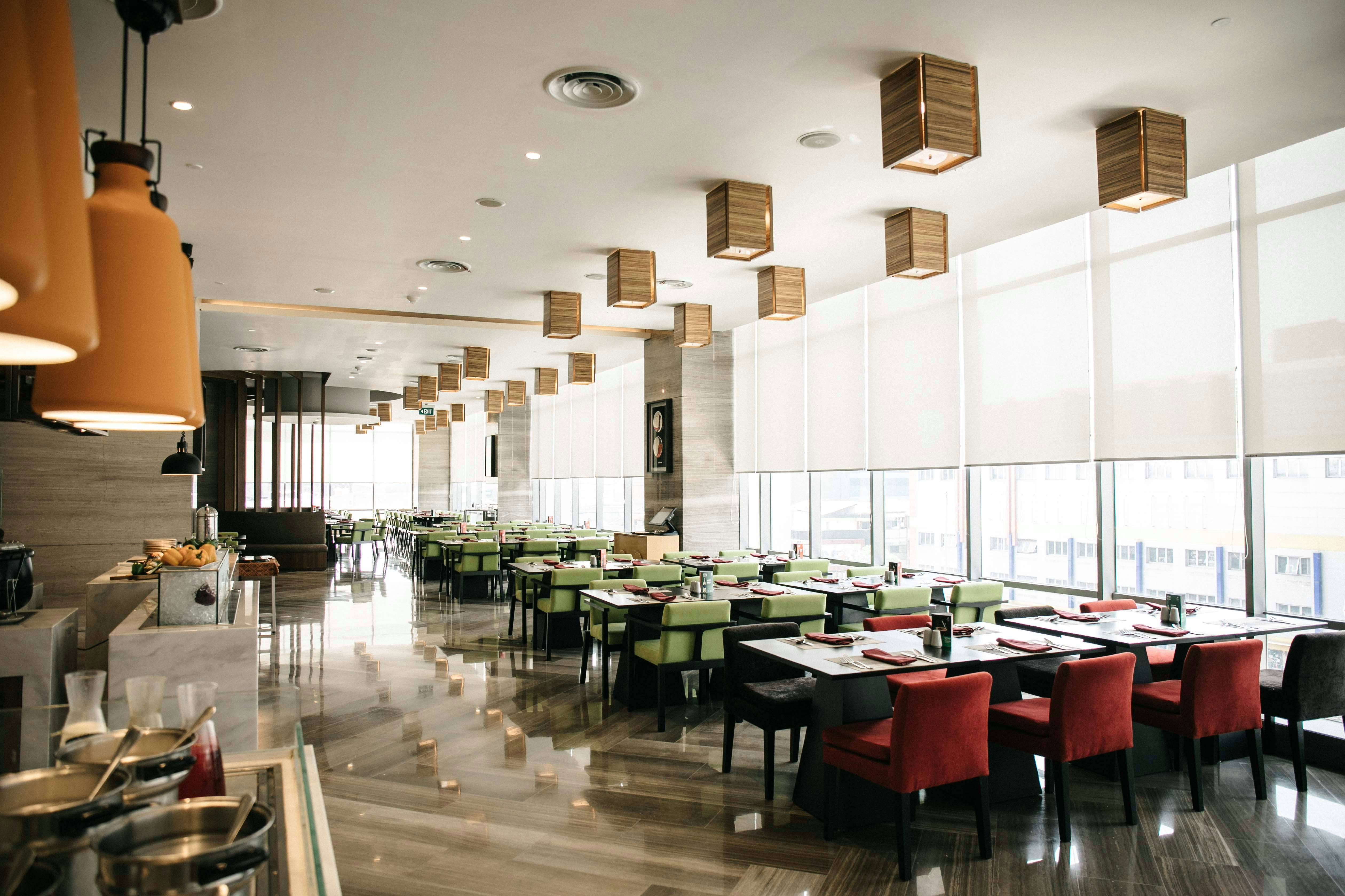 Holiday Inn Hotel Suites Jakarta Gajah Mada 57/77