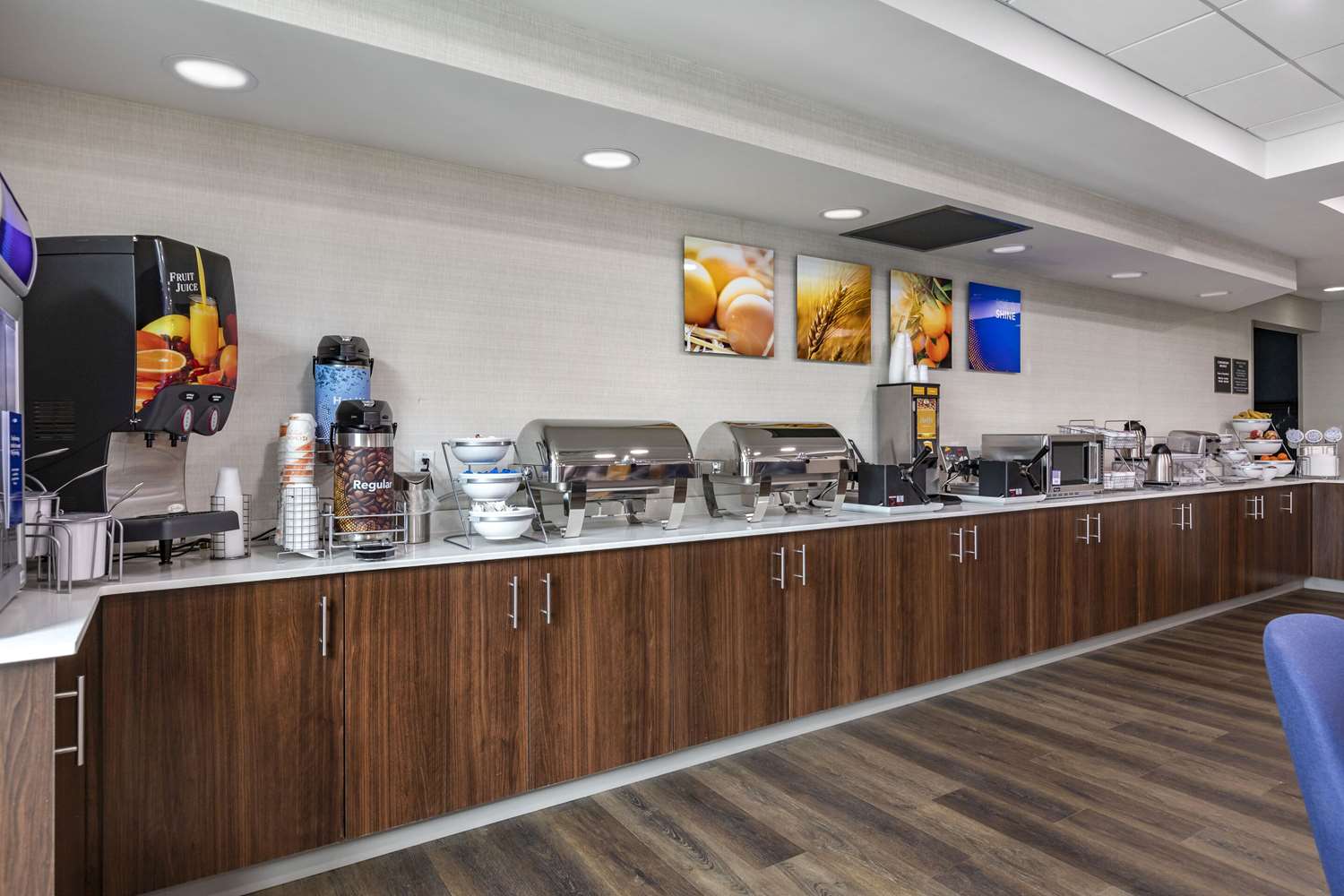 Comfort Inn & Suites Grand Blanc/Flint 16/25
