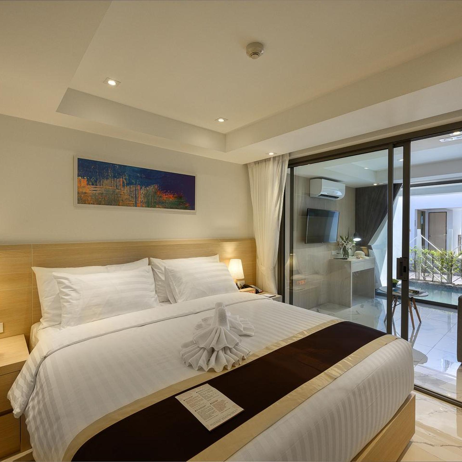 Executive Pool Suite