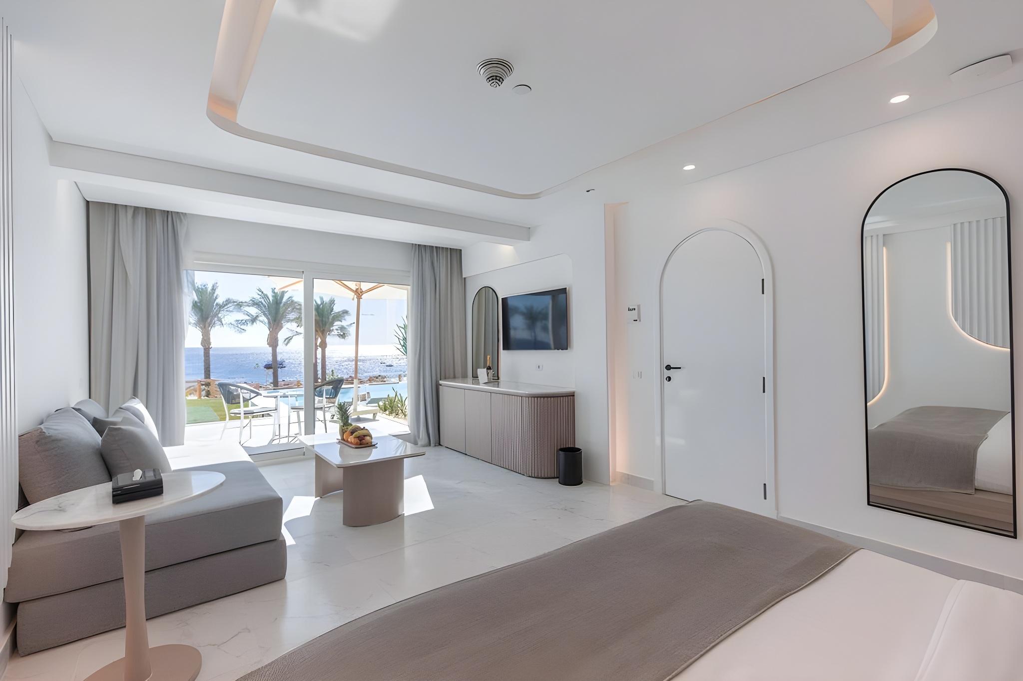 Royal Suite Beach front Posh Club