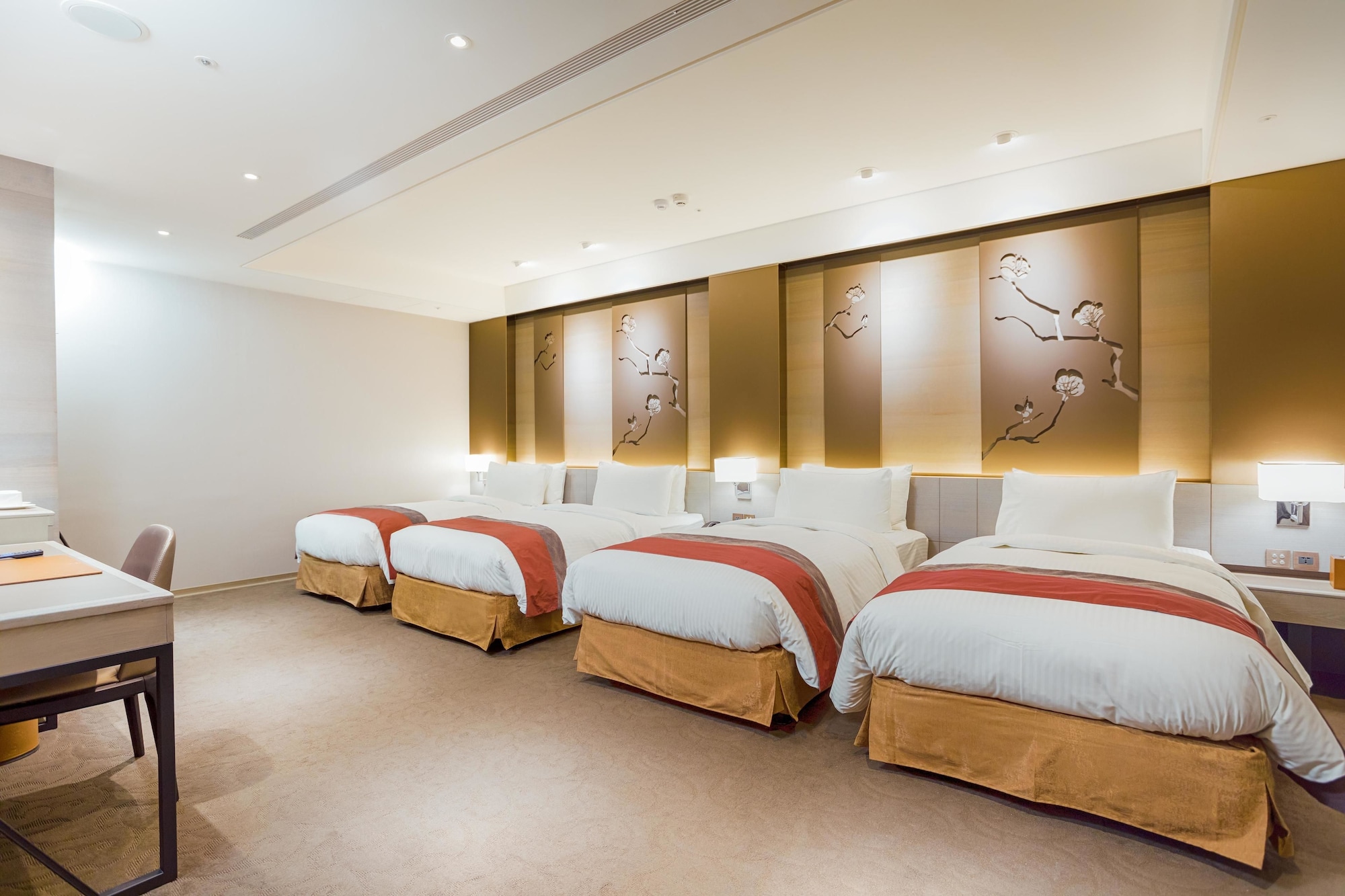 Deluxe, Quadruple, 4 Beds, No Window