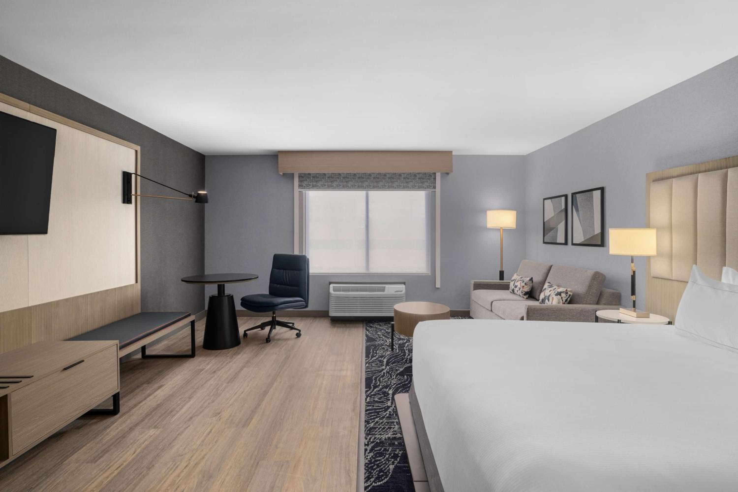 DELUXE, KING BED, SOFA