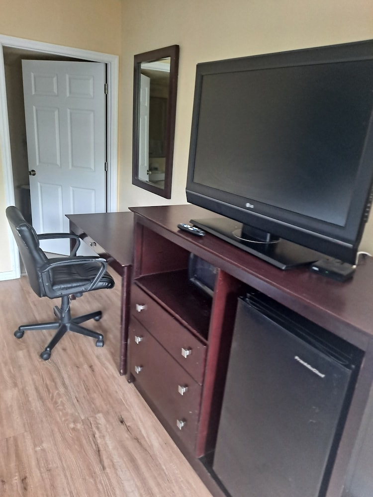 Days Inn by Wyndham Gainesville University 14/17