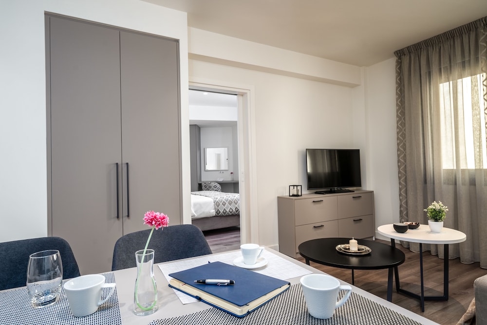 Urban Nest Suites and Apartments 23/75