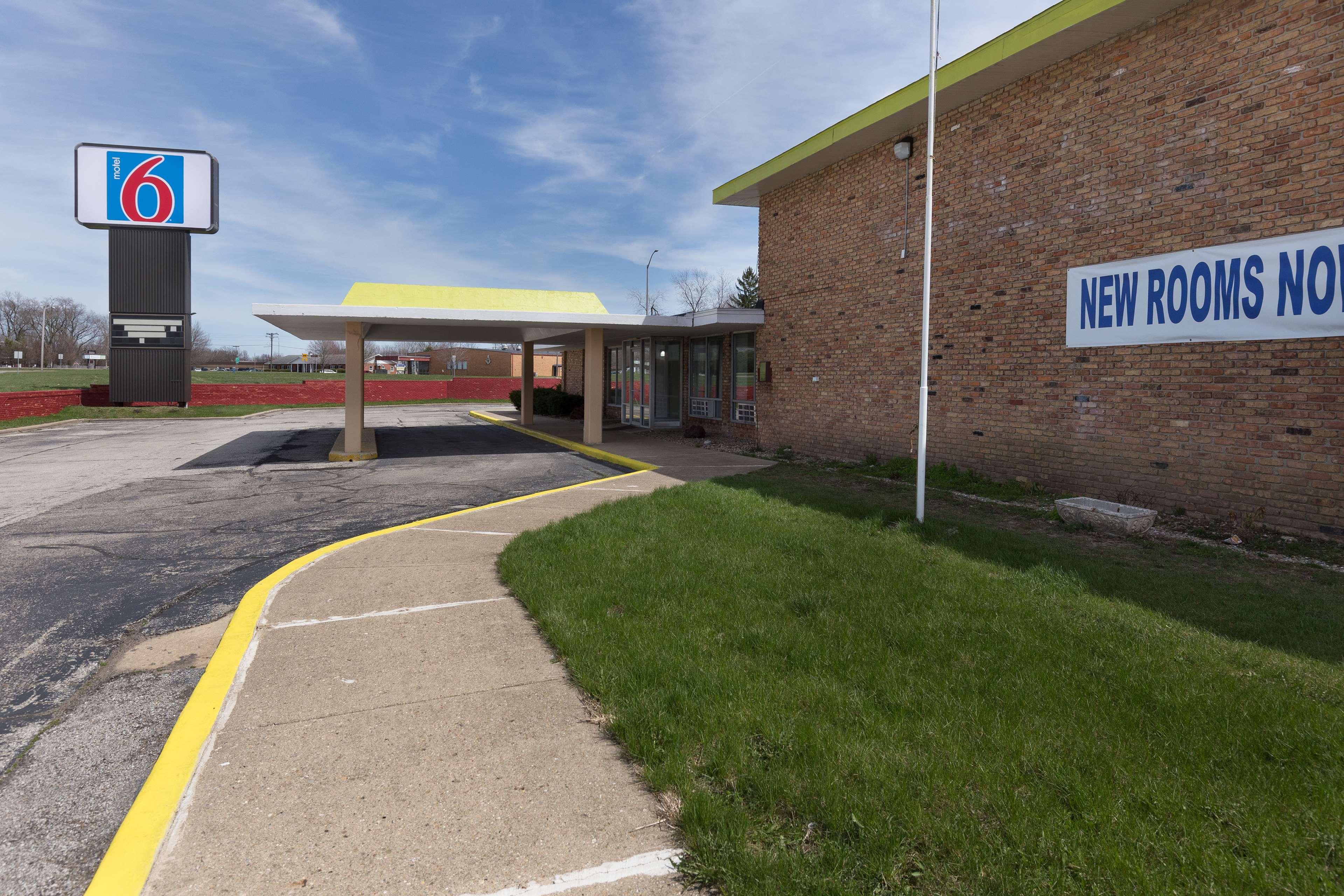 Americas Best Value Inn Lincoln, IL 22/28