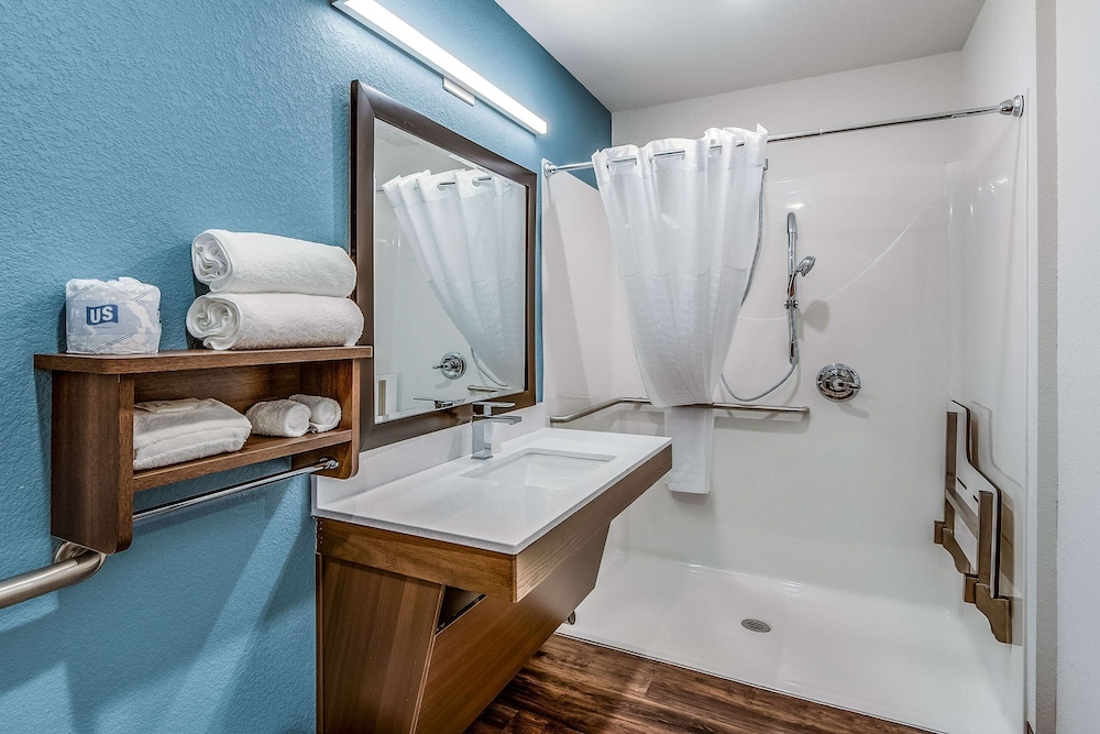 WoodSpring Suites West Des Moines 37/38