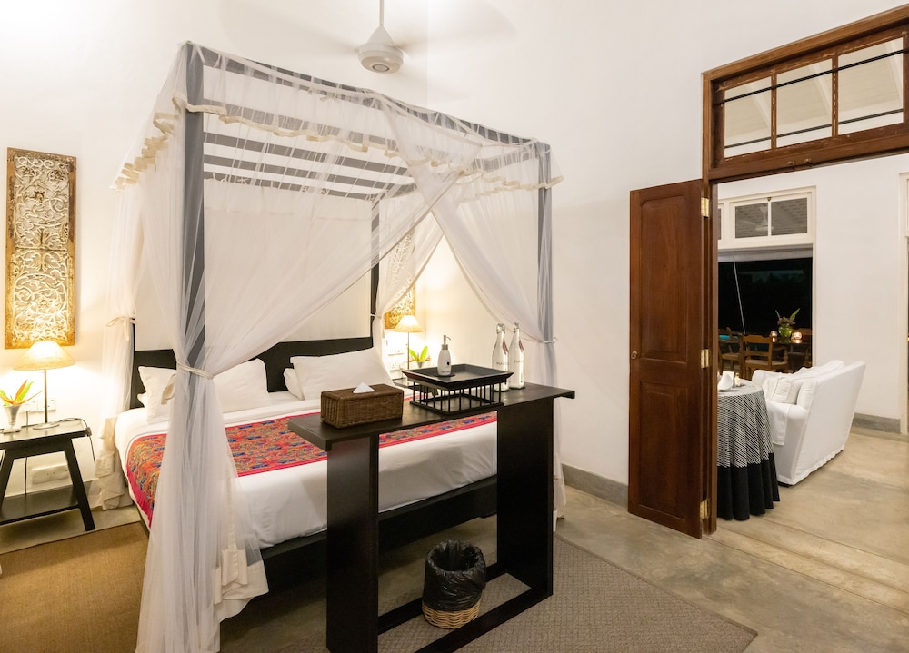 Taru Villas Mawella 18/50
