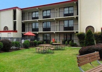 Econo Lodge Inn and Suites Resort Rehoboth Beach 5/42