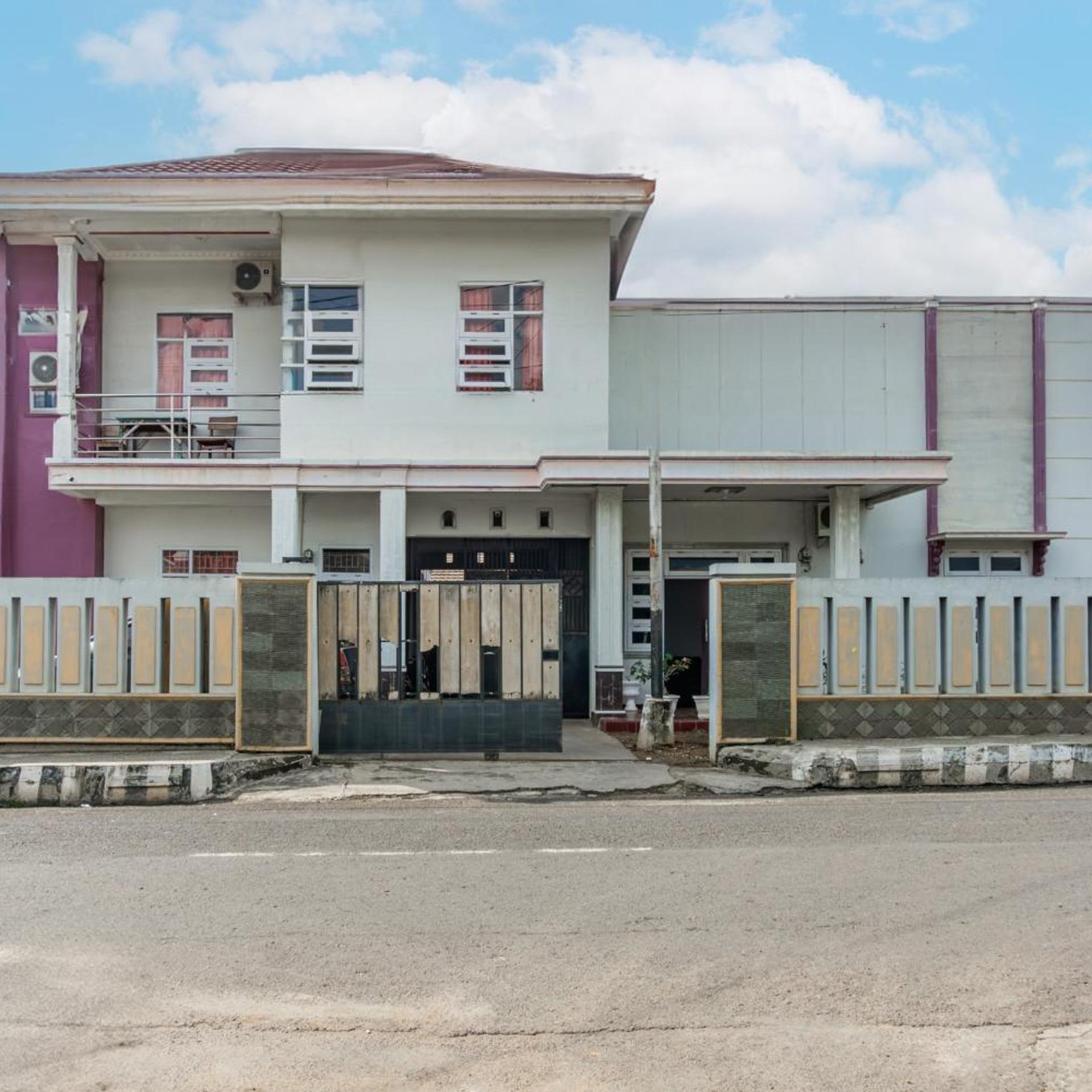 Hotel O Guest House Pahlawan Syariah in Kotabumi