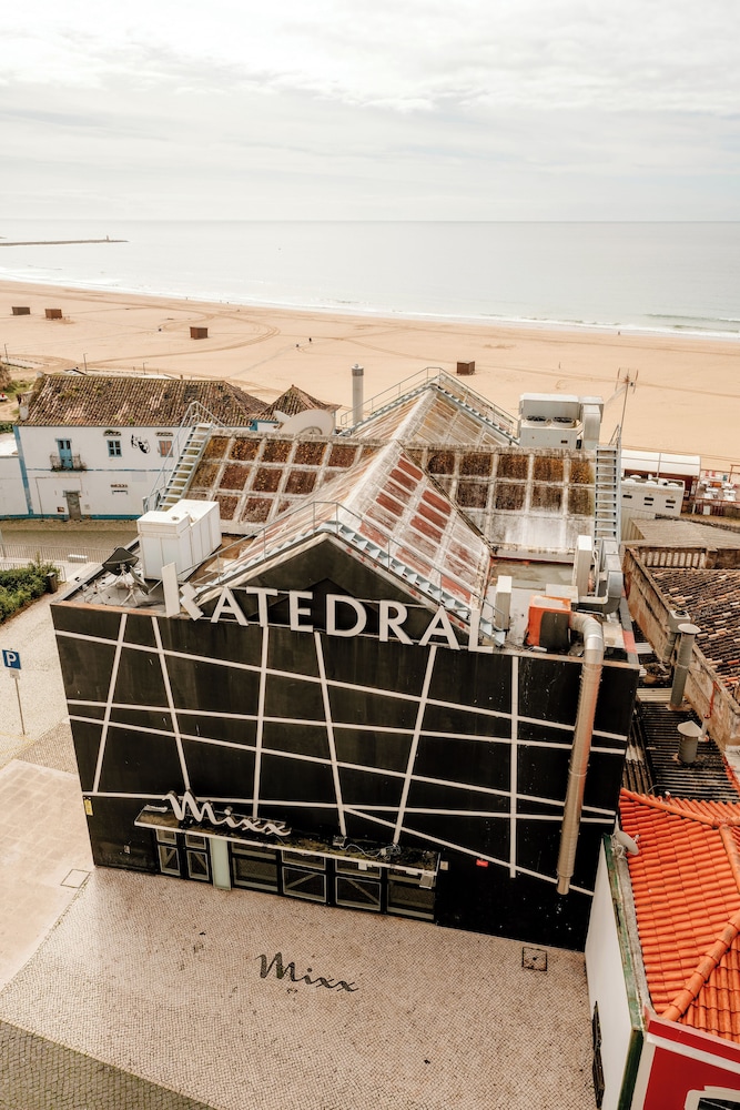 Avenida Praia 9/65