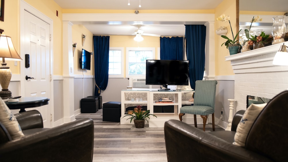 Meranova Guest Inn 24/50