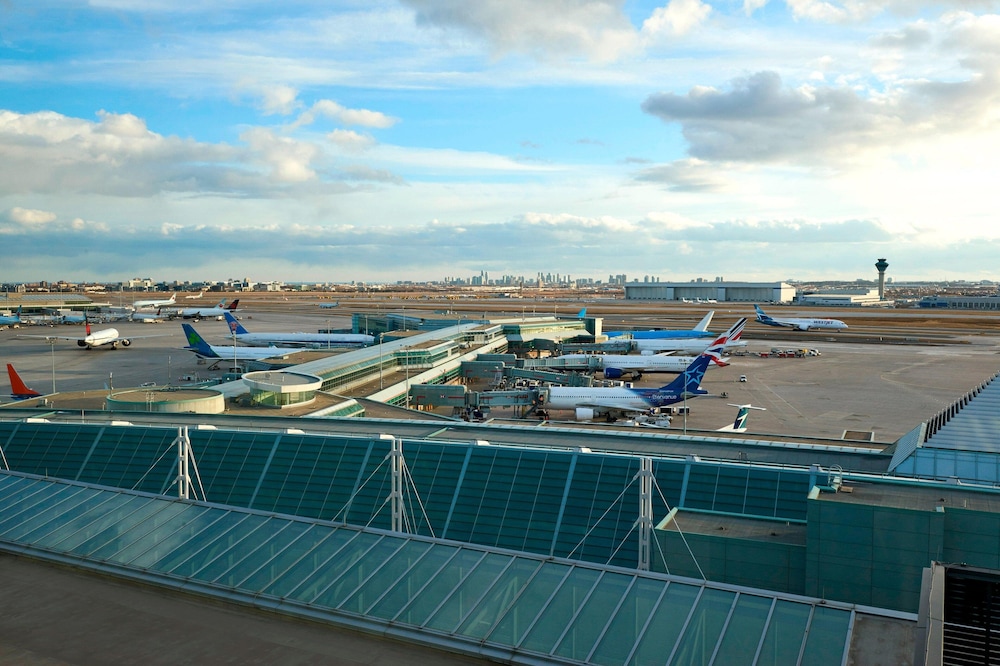 Sheraton Gateway Hotel in Toronto International Airport 16/30