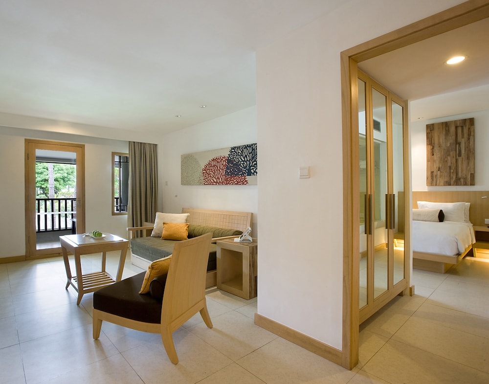 HOLIDAY INN RESORT BARUNA BALI 54/78