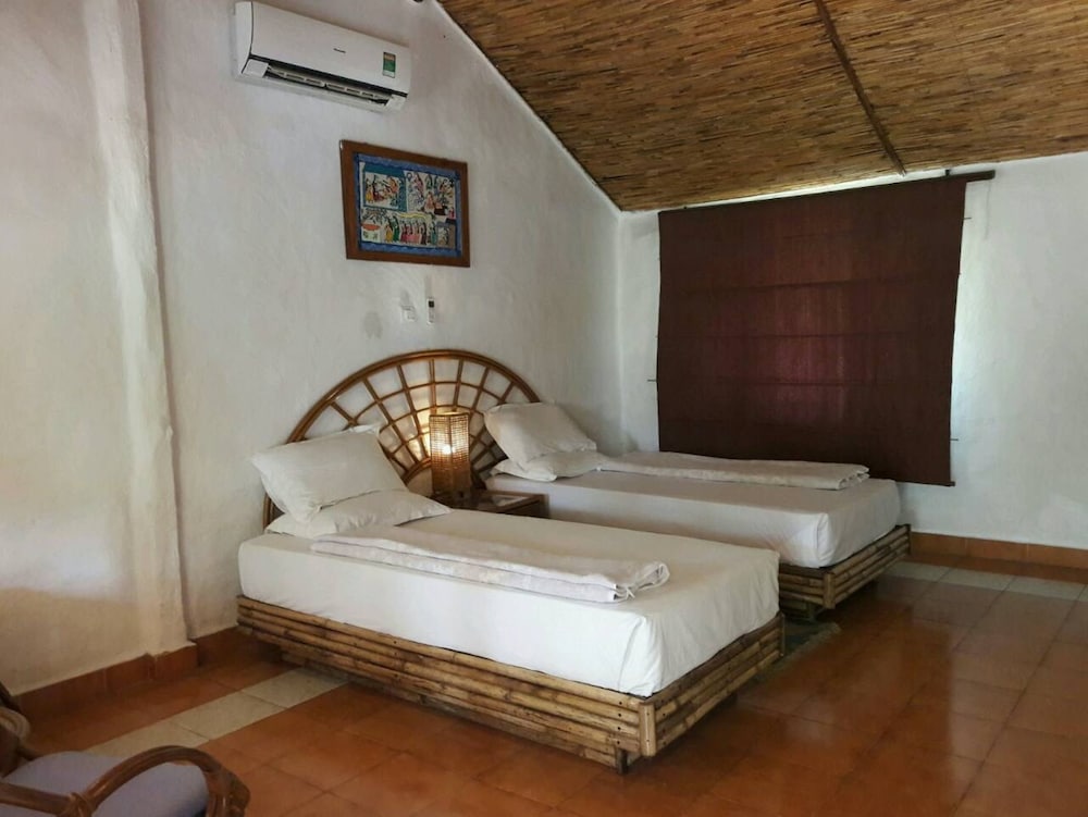 SAFARI NARAYANI LODGE 4/16