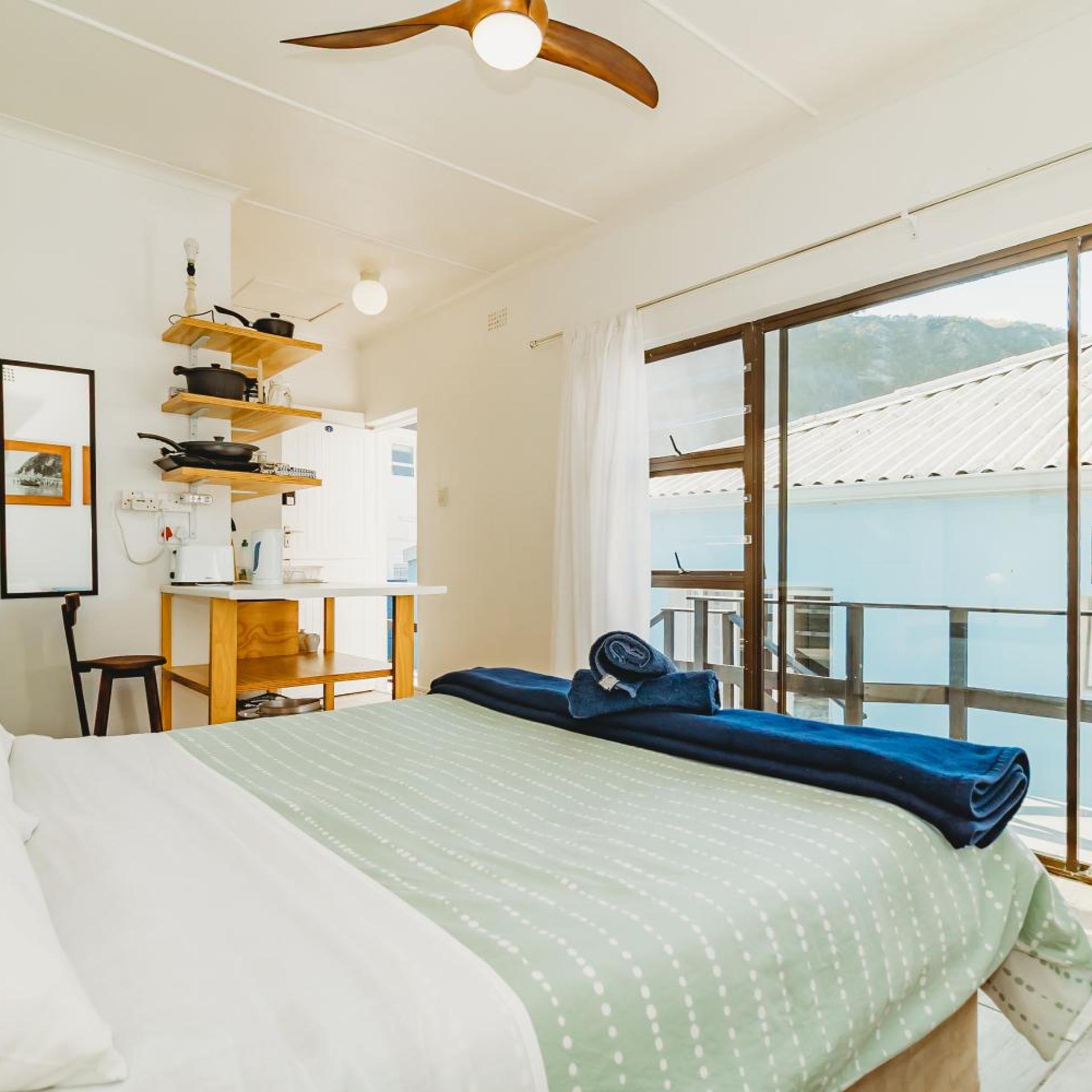 Silver Spray Beach Accommodation 7/40