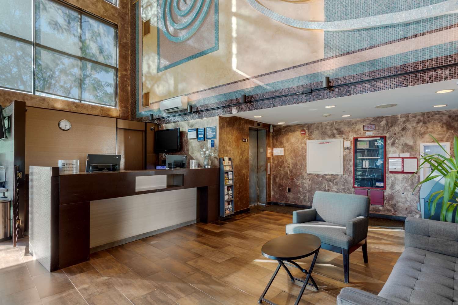 Best Western Plus Brooklyn Bay Hotel 2/18