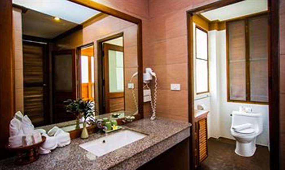 Coco Palm Beach Resort 59/66