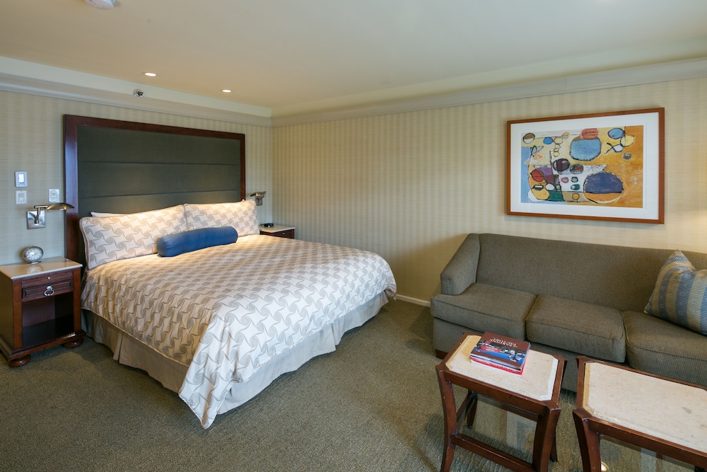 ROOM, KING BED, OCEAN FRONT, SOFA, BALCONY