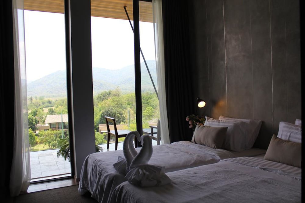 Atta Lakeside Resort Suite 28/81