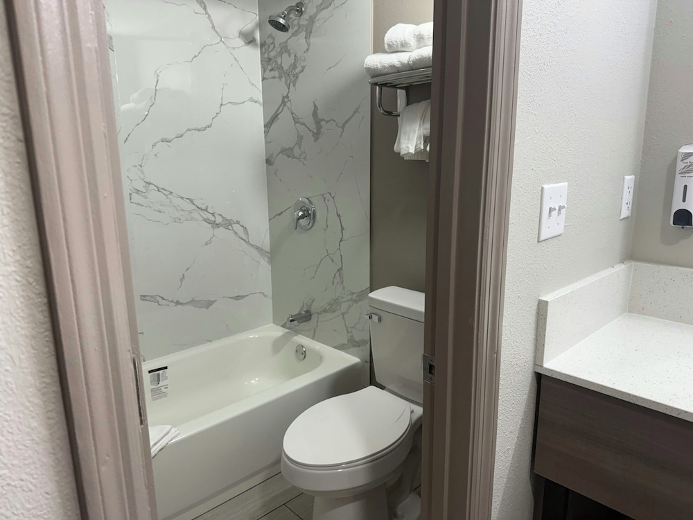 Red Roof Inn Orangeburg 30/34
