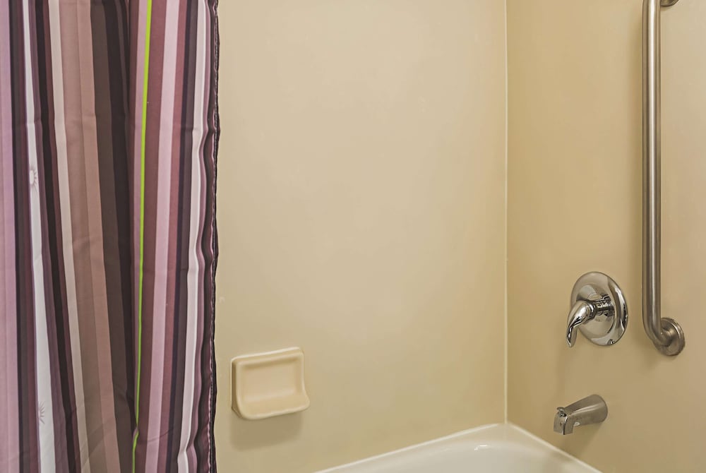 La Quinta Inn And Suites By Wyndham Las Vegas Summerlin Tech 19/49