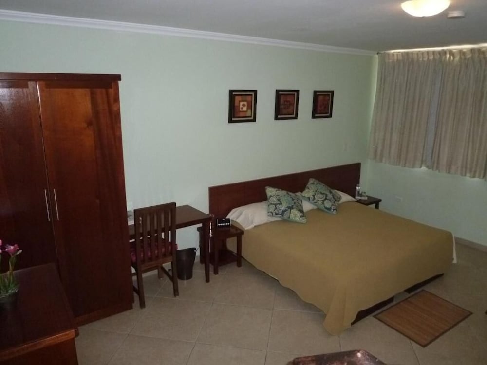 ALLAMANDA BED AND BREAKFAST 7/44