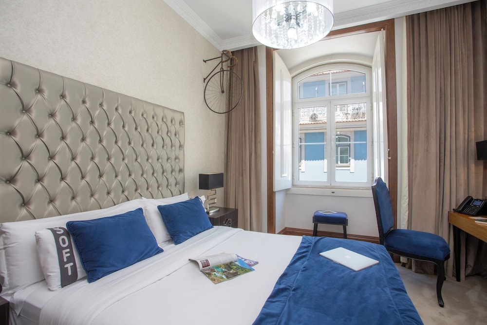ROOM, DOUBLE BED