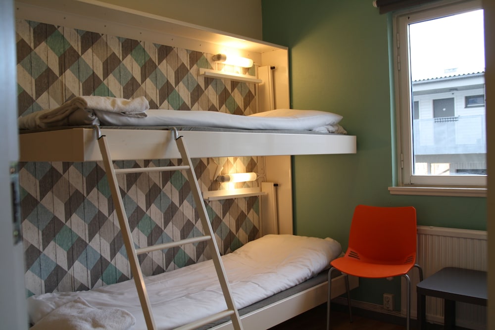 ROOM, QUADRUPLE, SHARED BATHROOM