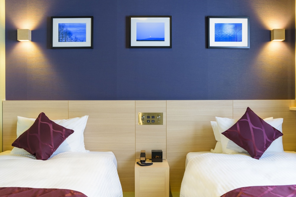 Deluxe, Twin Beds, Bathtub