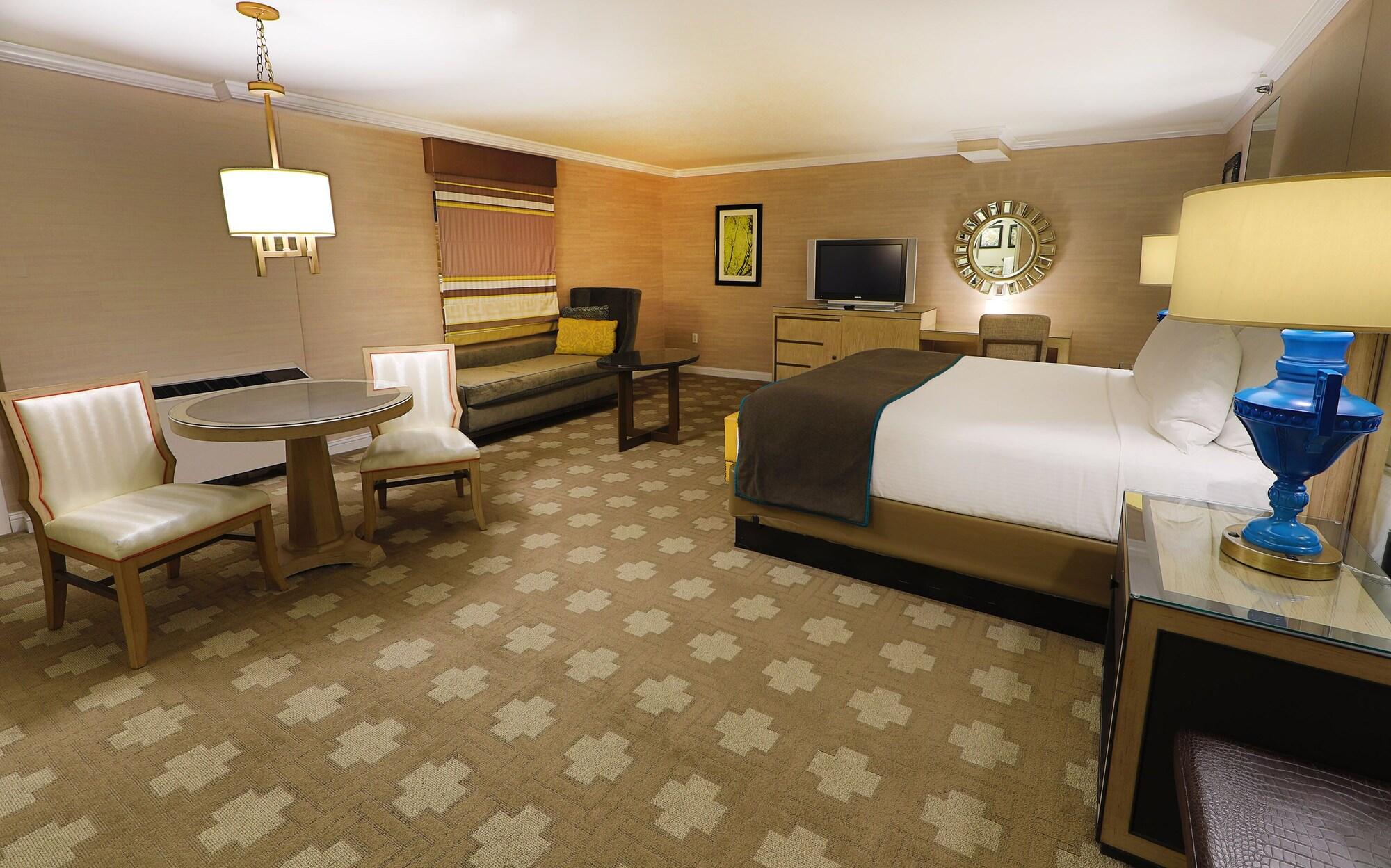 Suite, Parlor, Forum Tower