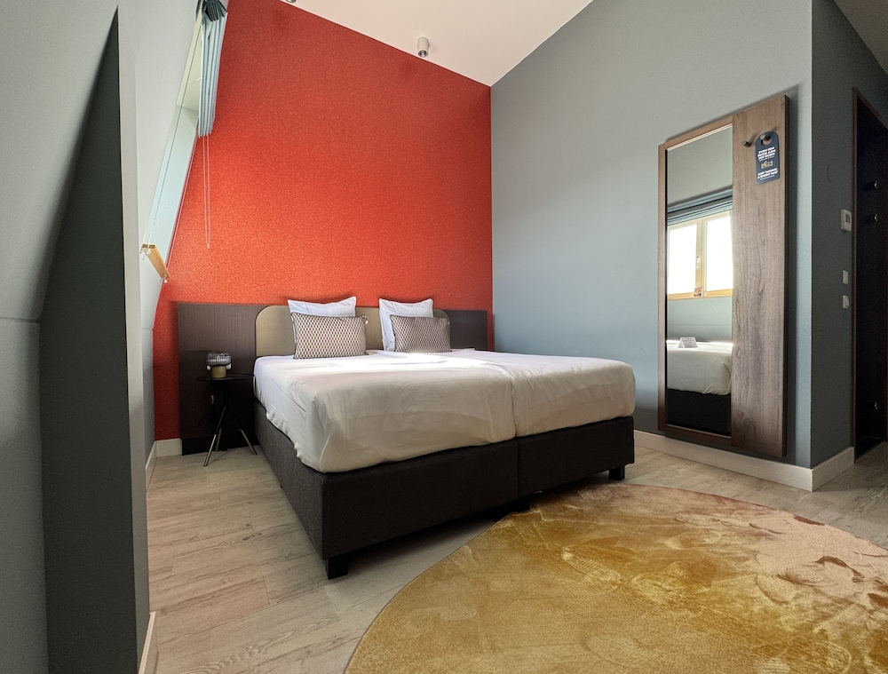 Merici Hotel 30/75