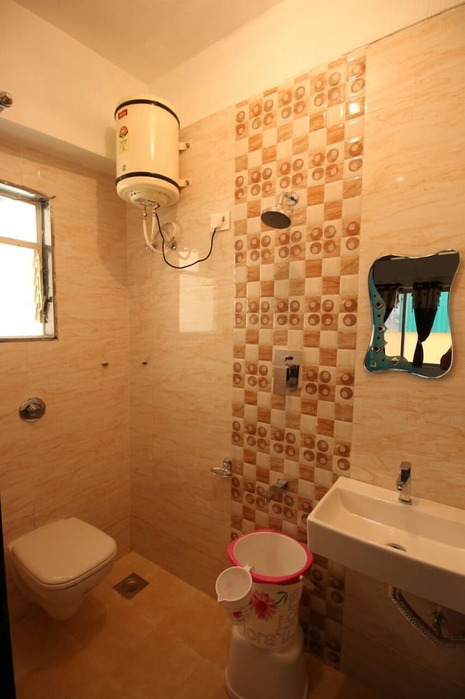 Oyo 10389 Latanand Residency 12/12