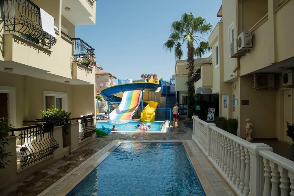 Sun City Apartments 33/42