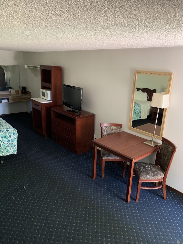 Smokey Point Motor Inn 66/69