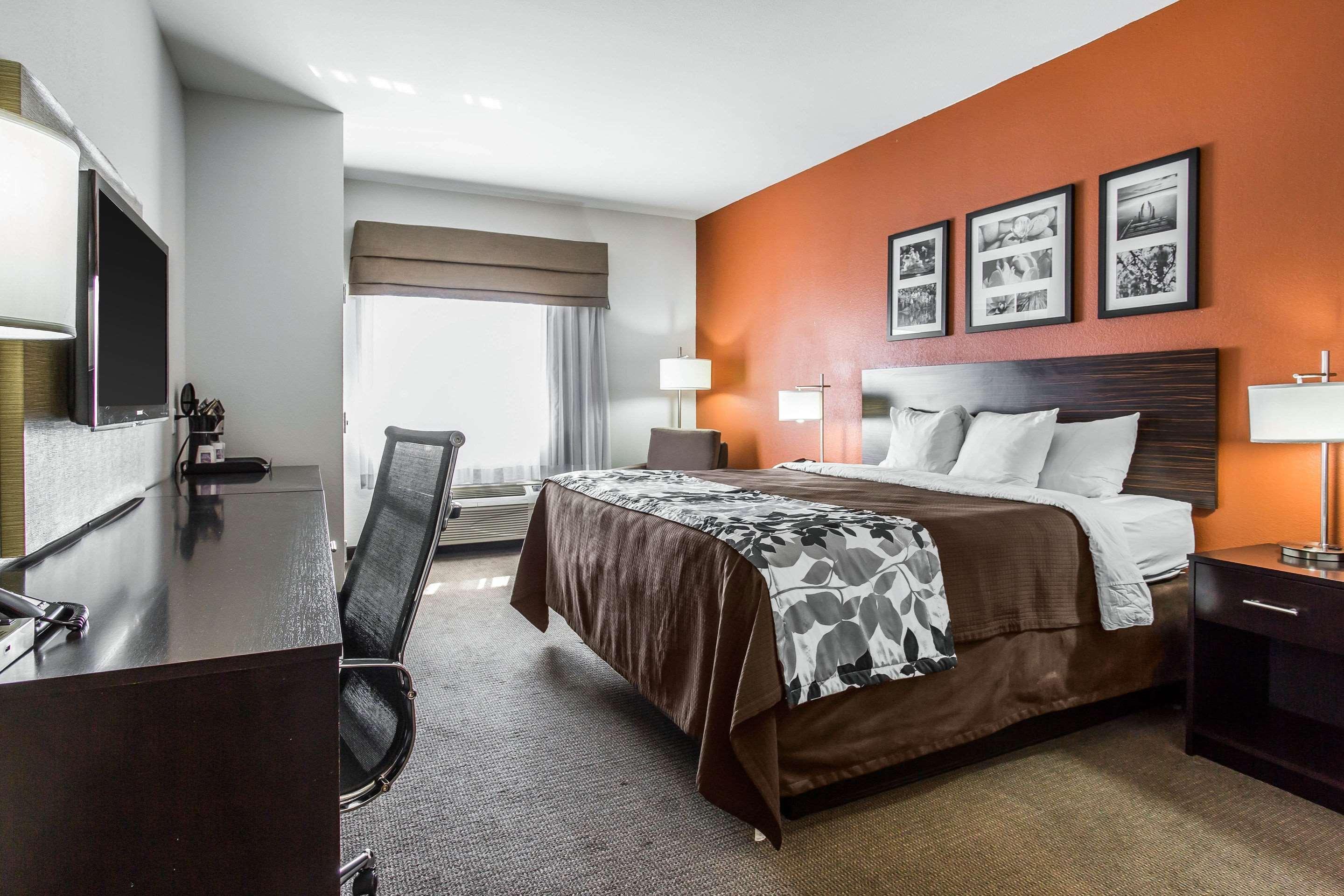 ROOM, KING BED