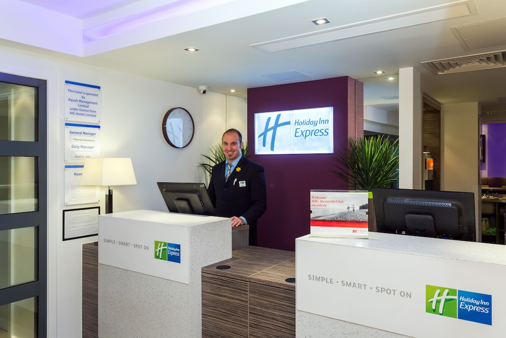 HOLIDAY INN EXPRESS HARLOW 50/74