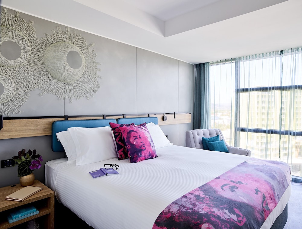 1 Bedroom, Urban, Suite, King Bed, Sofa