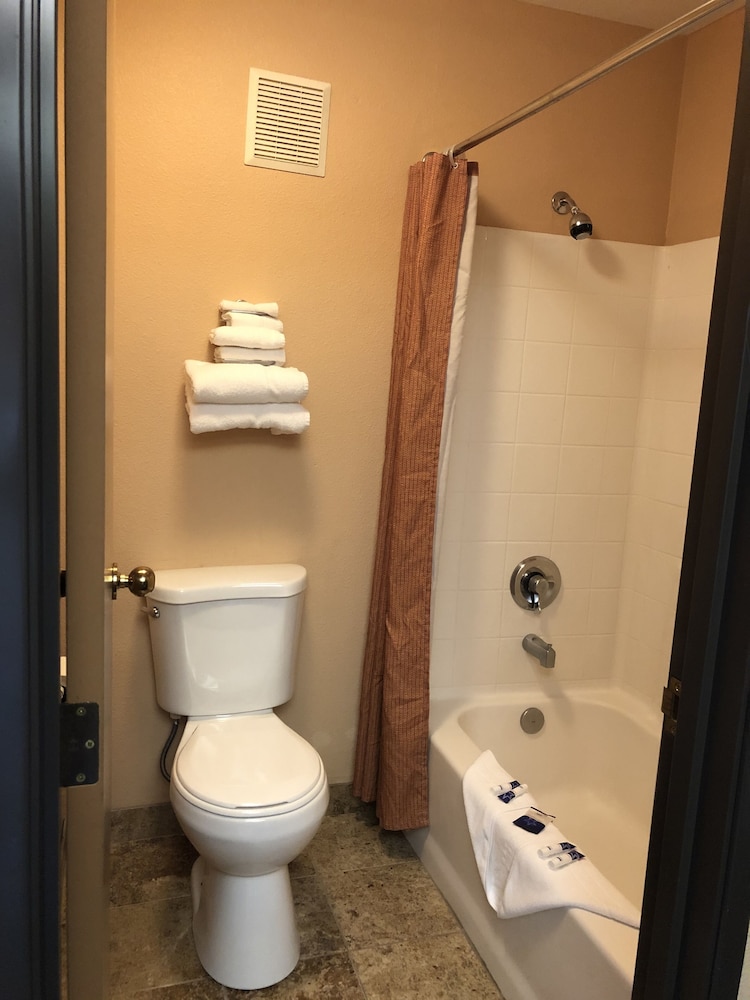 Americas Best Value Inn & Suites Forest Grove Hillsboro 13/34