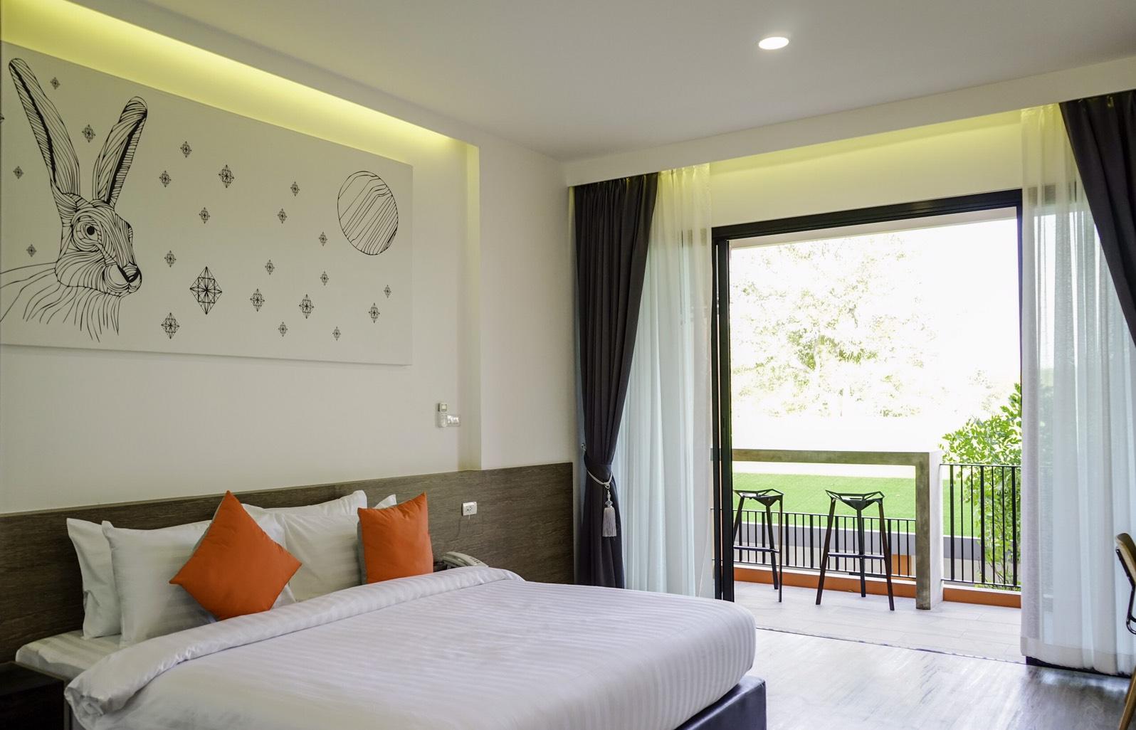 Deluxe, King Bed, Green View