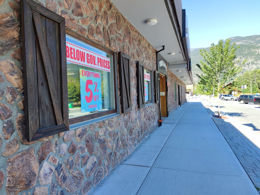 Pemberton Hotel (Motel) 41/49