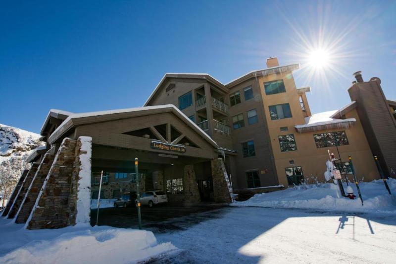 3 Bedrooms, Condominium, Luxury