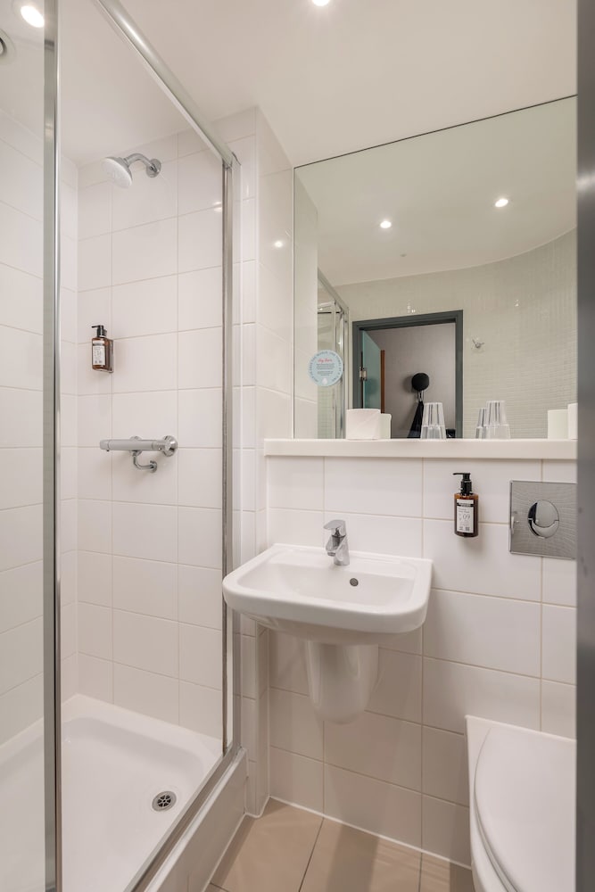 Room, Double Bed, No Window، Point A Hotel Paddington 7/8