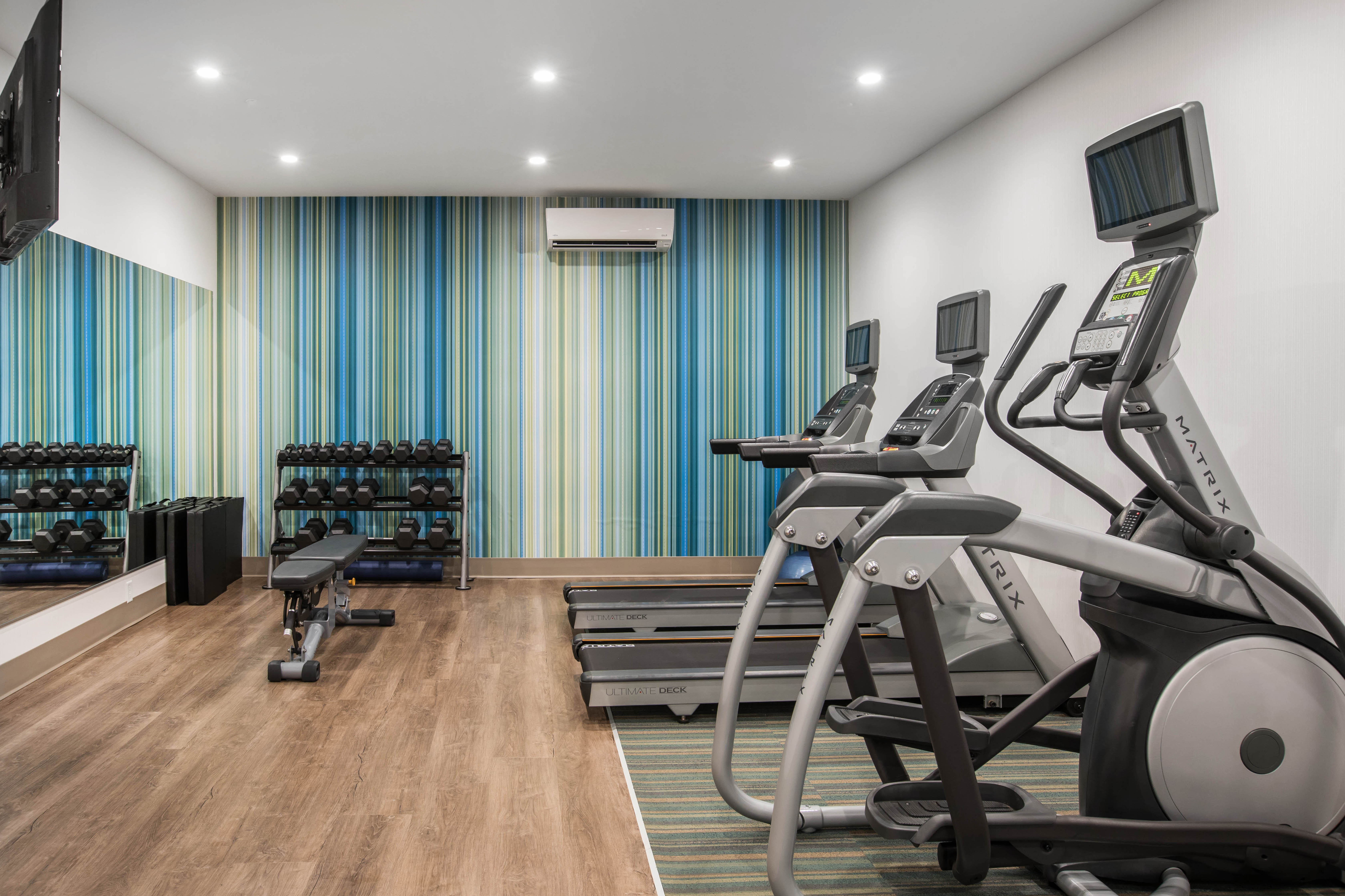 Holiday Inn Express & Suites Ludington 30/46