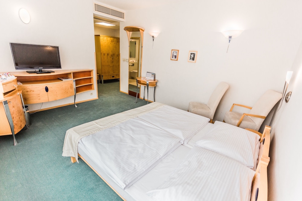 Hotel SET 11/68