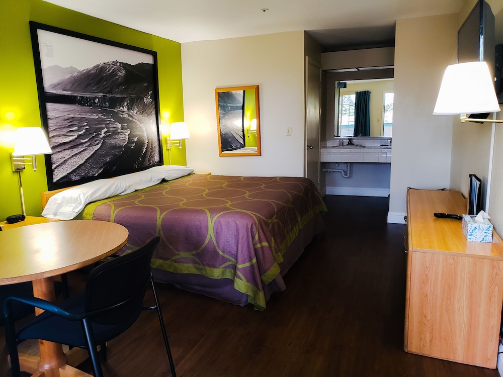 Super 8 By Wyndham Auburn 18/31
