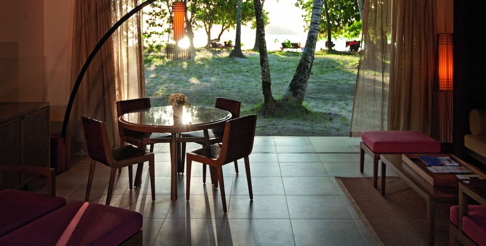 Constance Ephelia Seychelles 33/86
