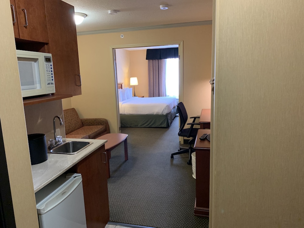 Merit Hotel And Suites 46/66