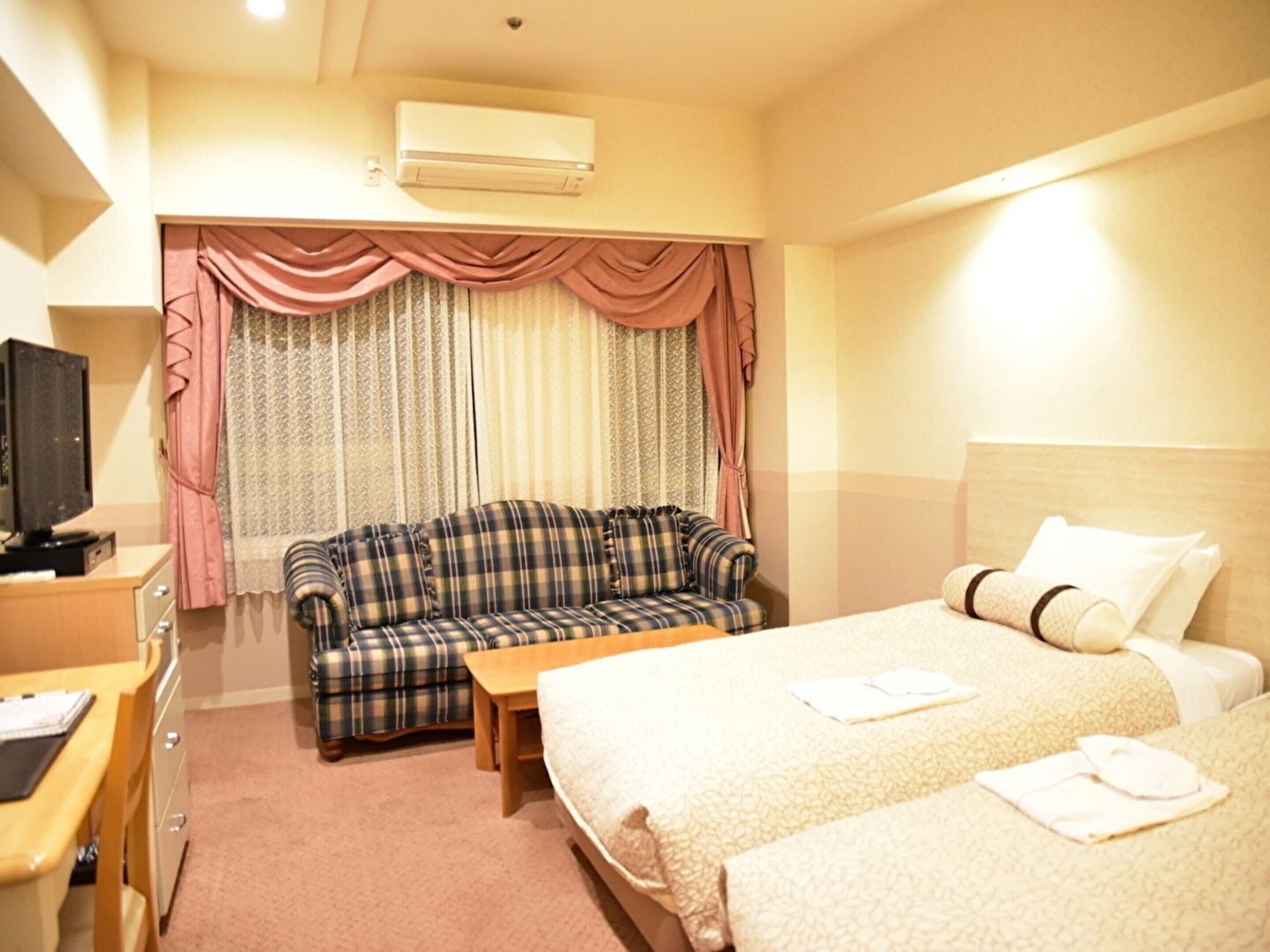 CONNECTING, 4 BEDS, WITH EXTRA BED