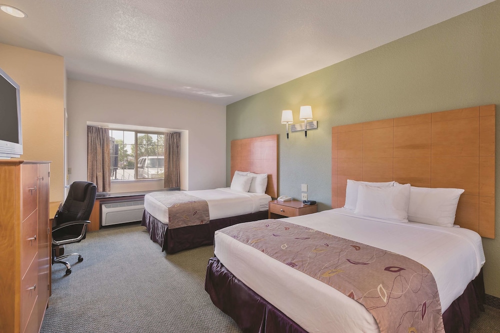 La Quinta Inn & Suites by Wyndham Tulare 14/40