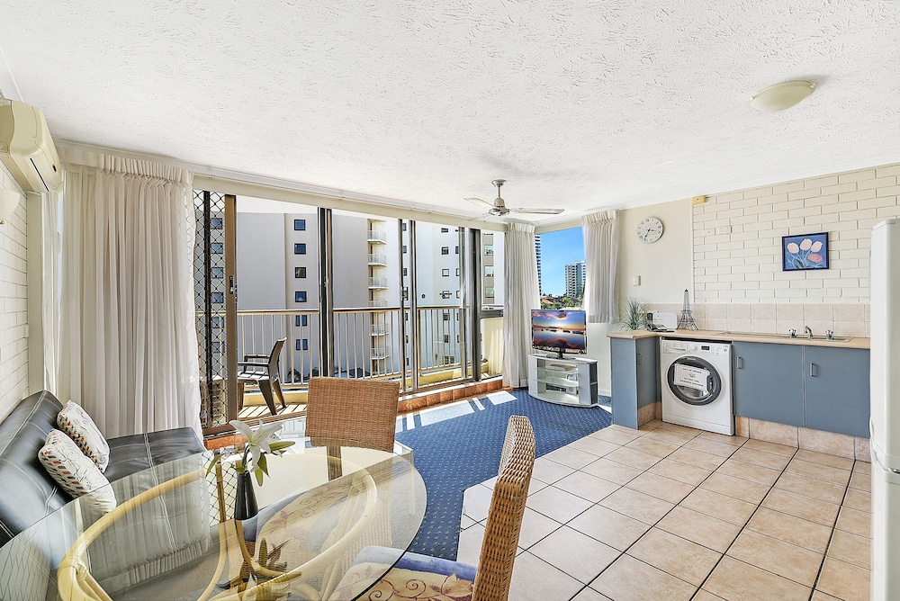 BEST WESTERN BROADBEACH TRAVEL INN APARTMENTS 45/70